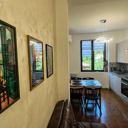 Diva Kapana 2bdr With Parking Apartment