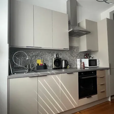 Diva Kapana 2bdr With Parking Апартамент